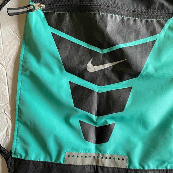 Nike Drawstring Bag - Picture 2 of 4